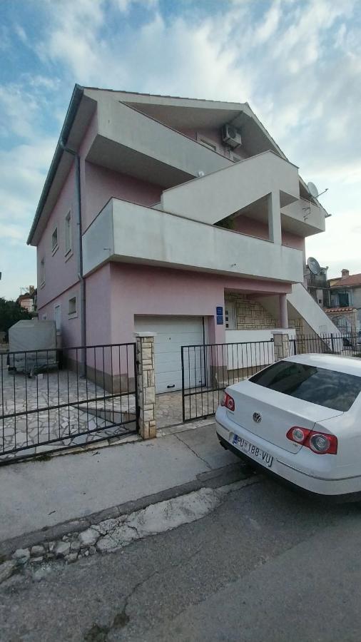 Jan 1 Apartment Пула Екстериор снимка