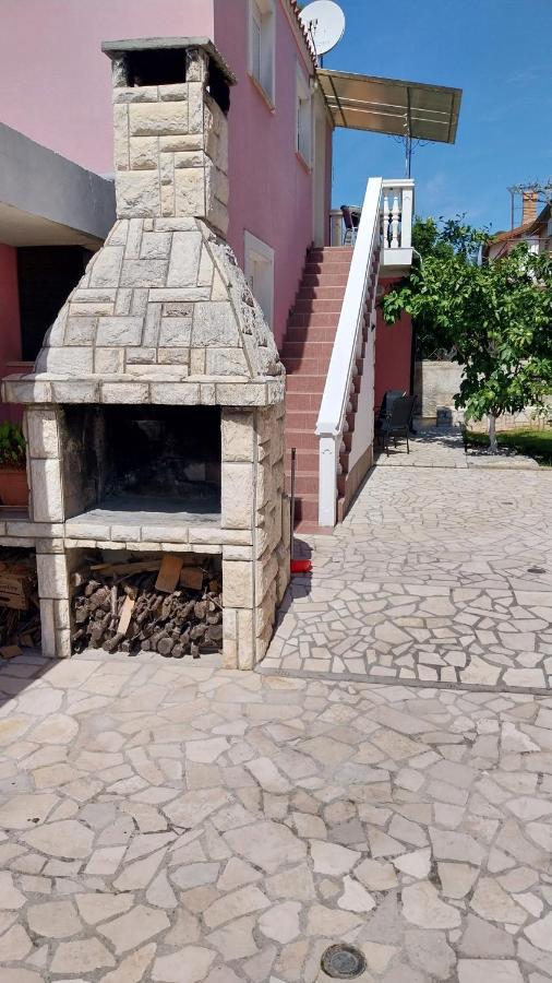 Jan 1 Apartment Пула Екстериор снимка
